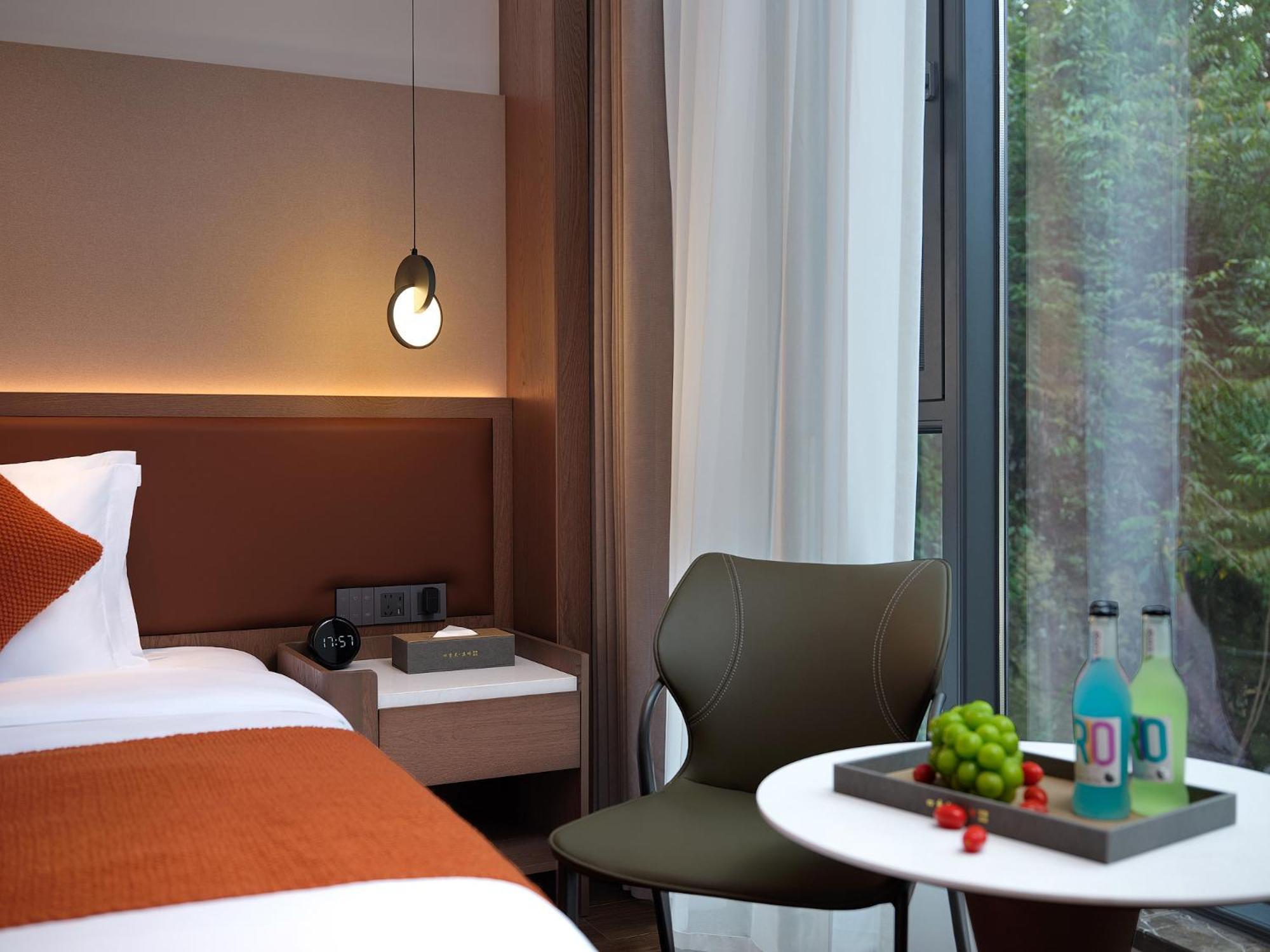 Zhangjiajie Utopia Hotel--Free One Way Pick Up Service Over 2 Nights ภายนอก รูปภาพ