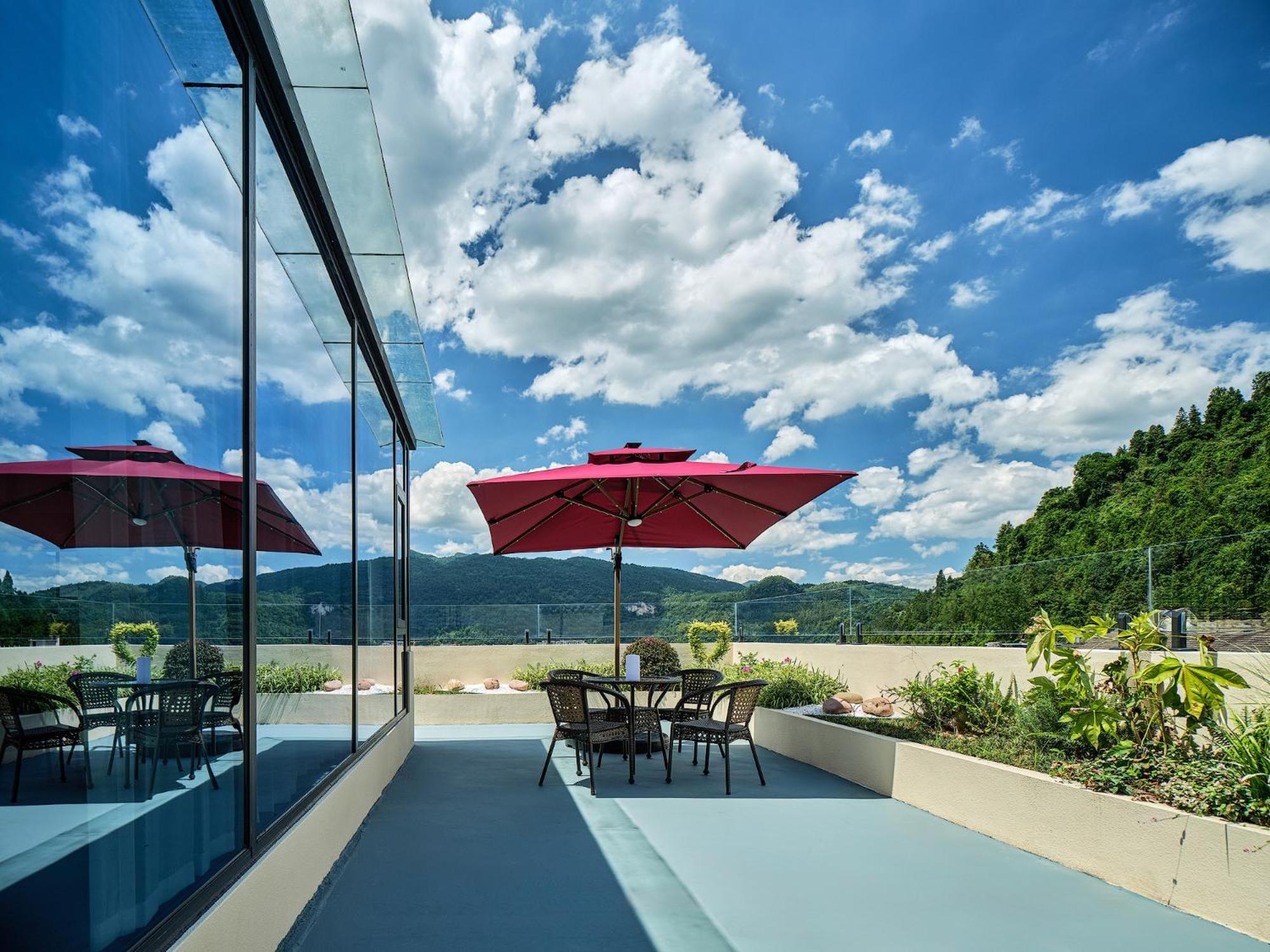 Zhangjiajie Utopia Hotel--Free One Way Pick Up Service Over 2 Nights ภายนอก รูปภาพ