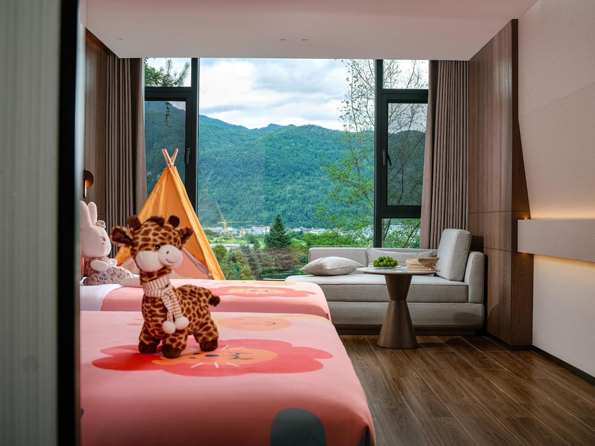 Zhangjiajie Utopia Hotel--Free One Way Pick Up Service Over 2 Nights ภายนอก รูปภาพ