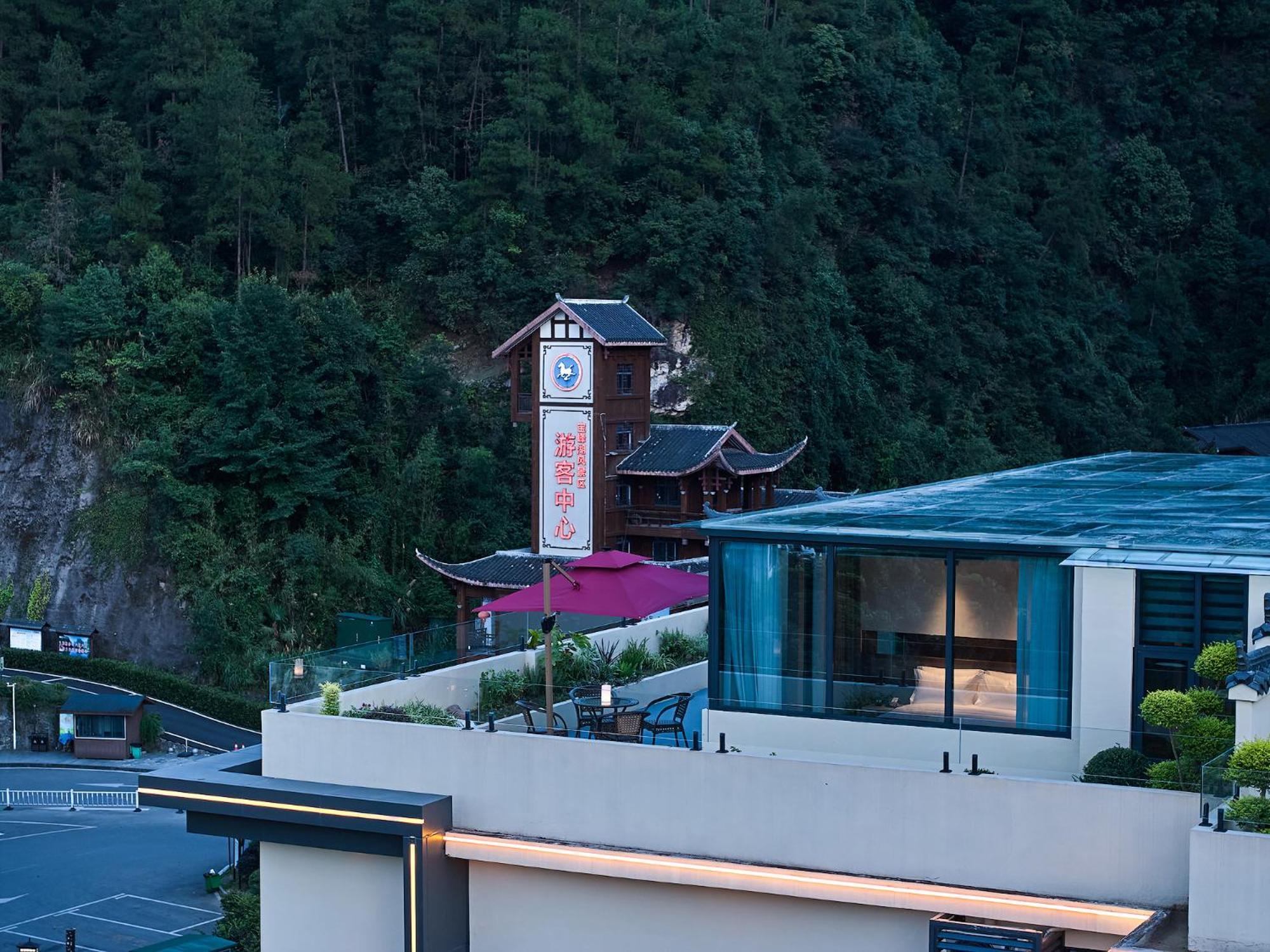 Zhangjiajie Utopia Hotel--Free One Way Pick Up Service Over 2 Nights ภายนอก รูปภาพ