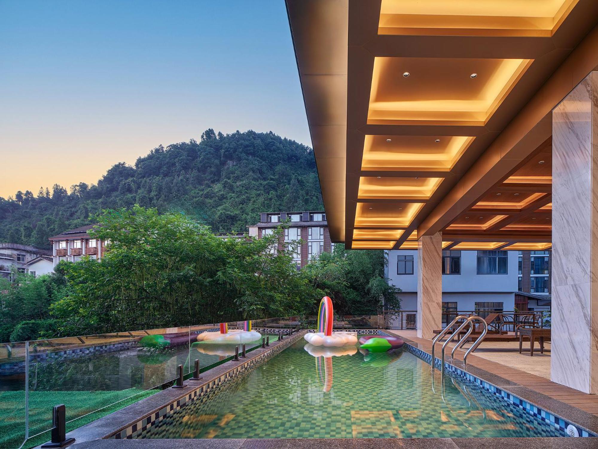 Zhangjiajie Utopia Hotel--Free One Way Pick Up Service Over 2 Nights ภายนอก รูปภาพ