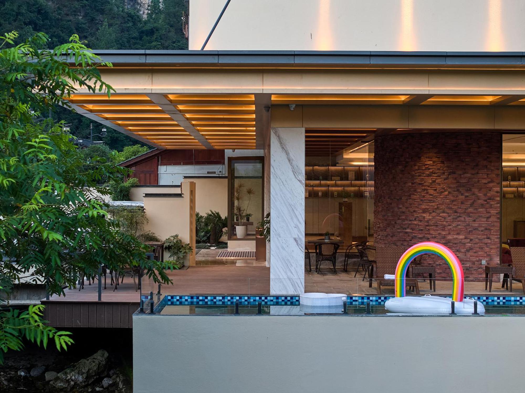 Zhangjiajie Utopia Hotel--Free One Way Pick Up Service Over 2 Nights ภายนอก รูปภาพ
